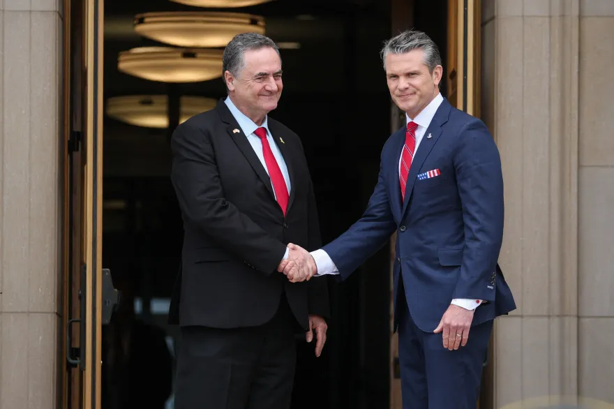 U.S. Defense Secretary Urges Israel to Continue Operation