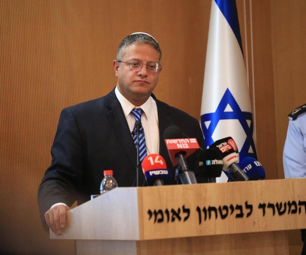 Официальное транспортное средство израильского министра Бен Гвира попало в аварию после посещения места теракта