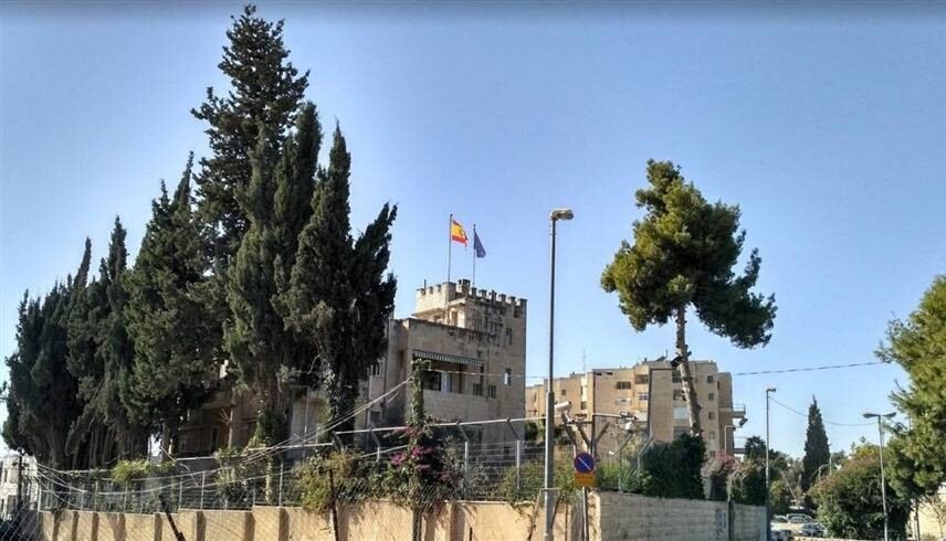 Израиль просит испанское консульство прекратить предоставлять консульские услуги палестинцам на Западном берегу