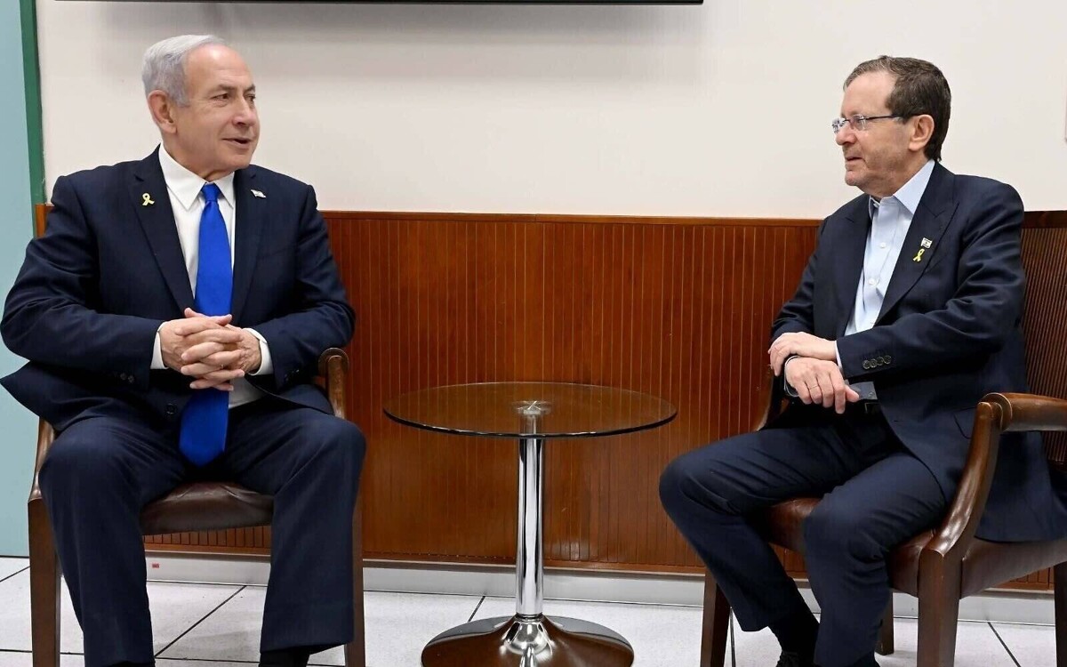 Netanyahu requests pardon in his corruption case