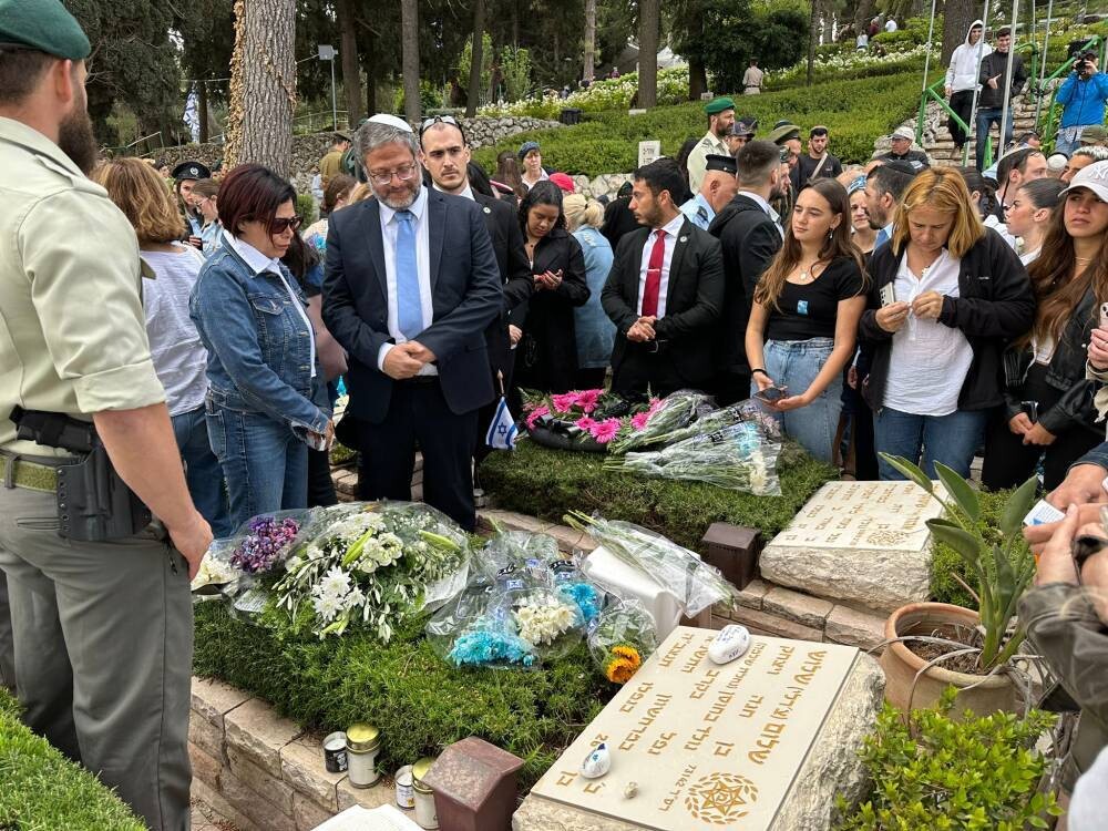 Словесные и физические стычки на похоронах израильского министра