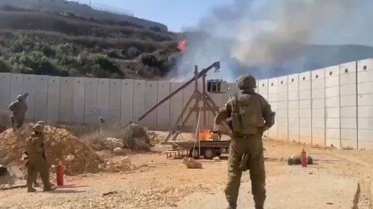 Израильская армия использует средневековое оружие на границе с Ливаном