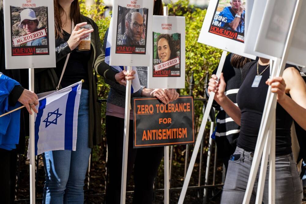 Мать израильского заложника просит международной помощи