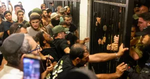 Протесты вспыхнули из-за арестов резервистов ЦАХАЛ в Израиле