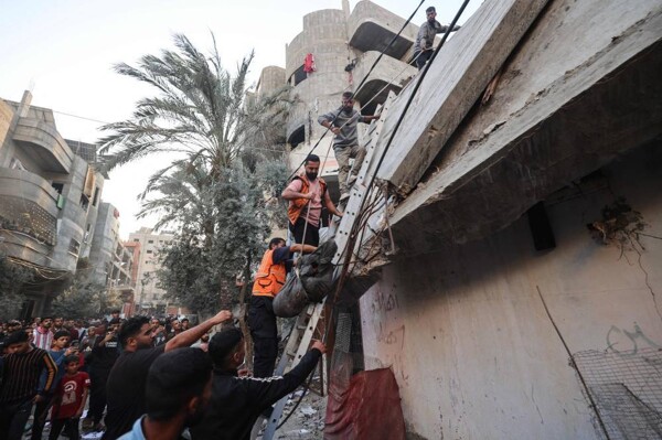 Israel Intensifies Strikes on Southern Gaza