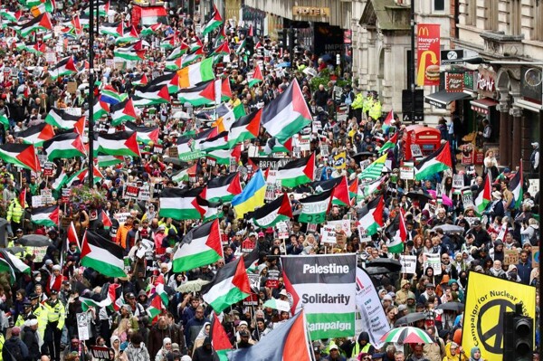 Европейцы протестуют в знак солидарности с Палестиной, в то время как ХАМАС ожидает ответа от Израиля