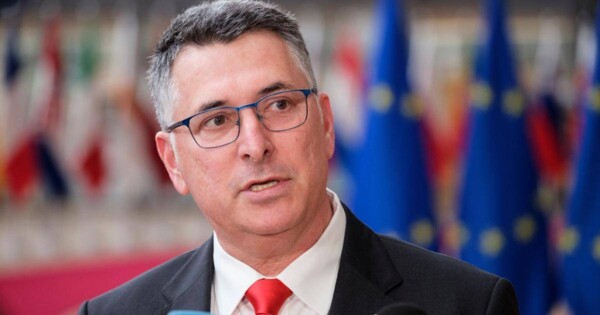 Israeli Minister Calls to Cut Ties with Iran