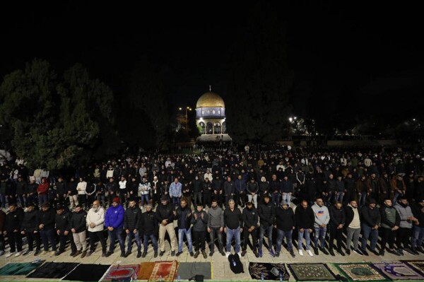 Thousands of Pray at Al-Aqsa After 40-Day Closure