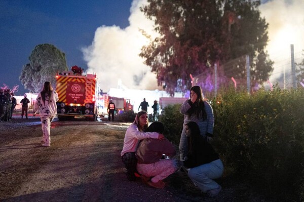 Explosions and Rockets in Tel Aviv After Israeli Military Warning