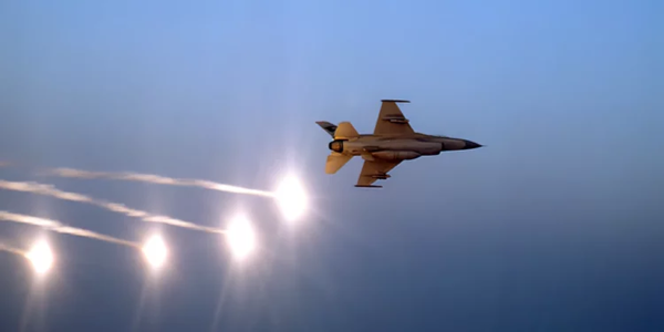 Израиль проводит авиаудары на юге Ливана