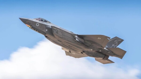 Israeli F-35I Shoots Down Iranian YAK-130 Aircraft